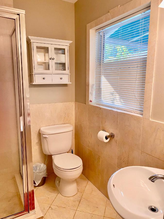Villa Olivia Guest Rooms Голлівуд Екстер'єр фото